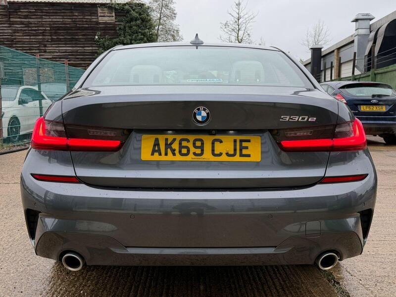 BMW 3 Series view 6