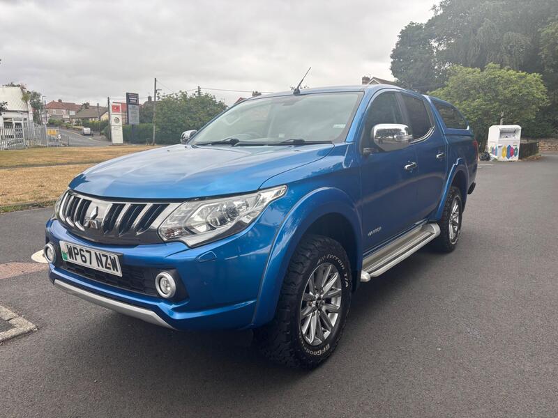 Mitsubishi L200 view 3