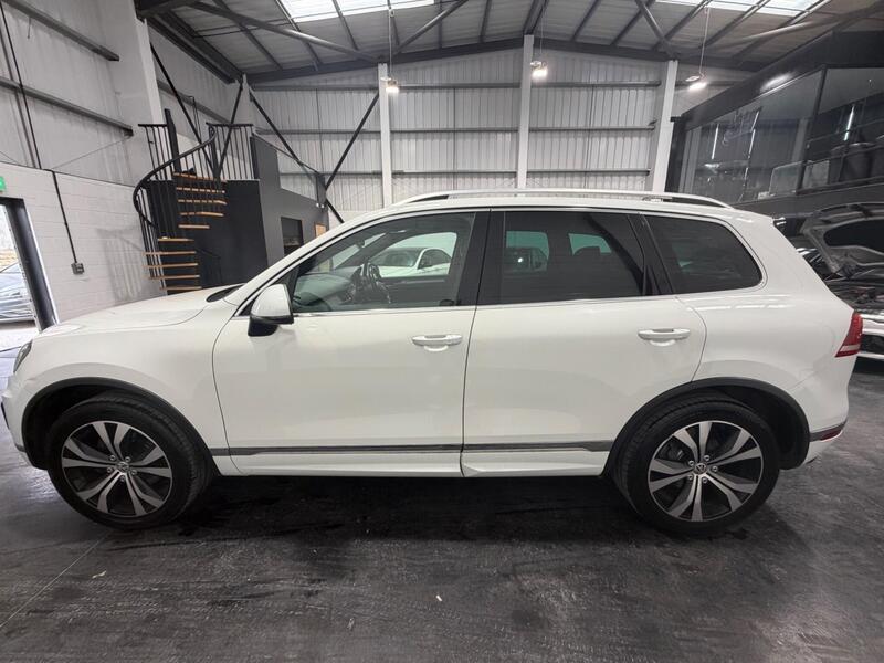 Volkswagen Touareg view 7