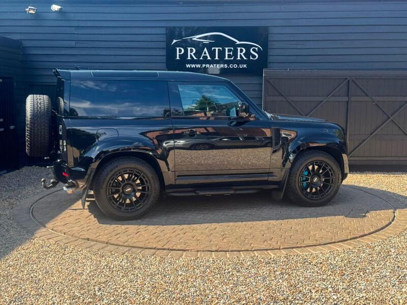Land Rover Defender 90 view 5