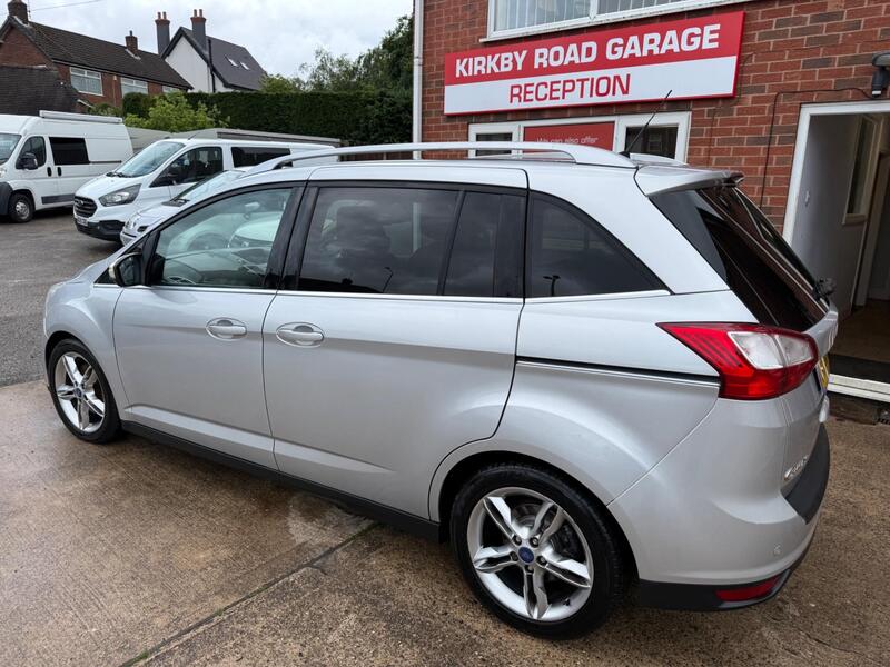 Ford Grand C-Max view 3