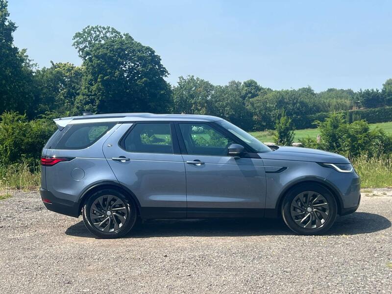 Land Rover Discovery view 4