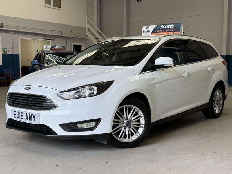 Ford Focus view 3