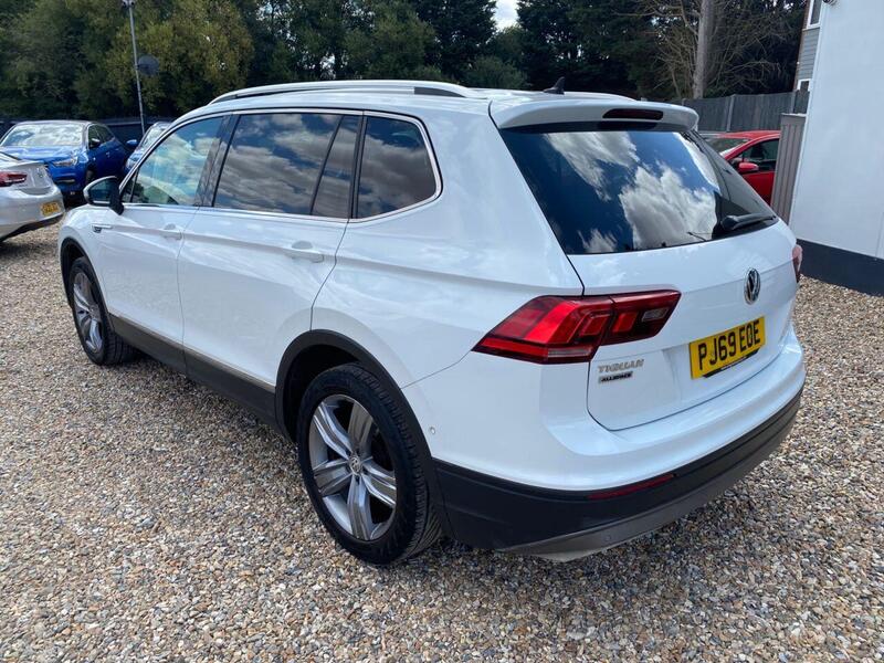 Volkswagen Tiguan Allspace view 7