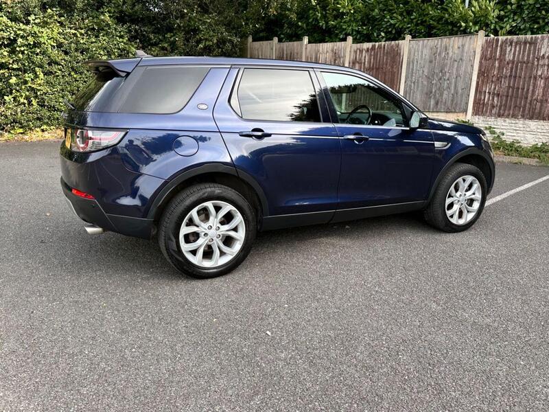 Land Rover Discovery Sport view 4