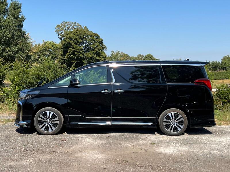 Toyota Alphard view 4