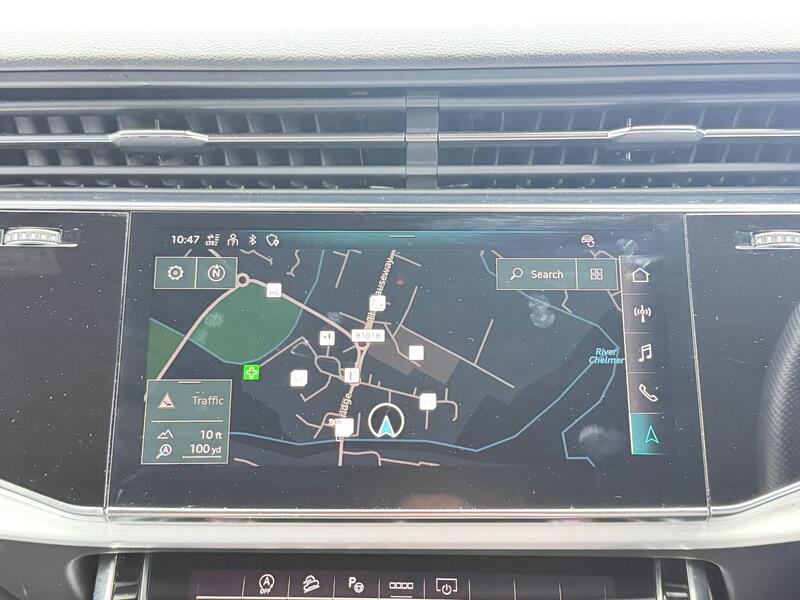 Audi Q7 view 7