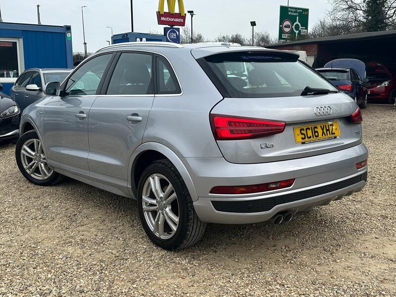 Audi Q3 view 4