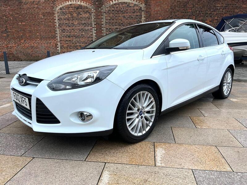 Ford Focus view 3