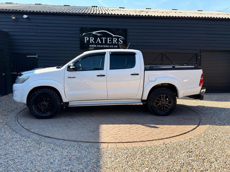 Toyota Hilux view 6