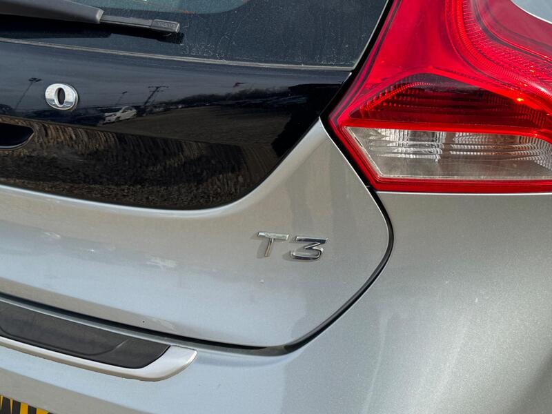 Volvo V40 Cross Country view 25