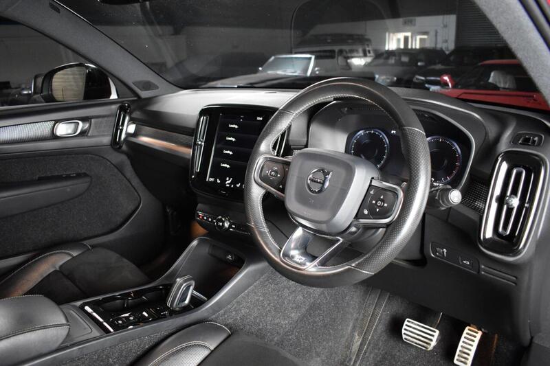 Volvo XC40 view 2
