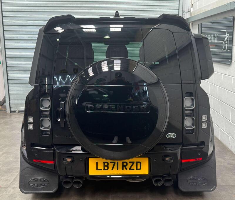 Land Rover Defender 90 view 7
