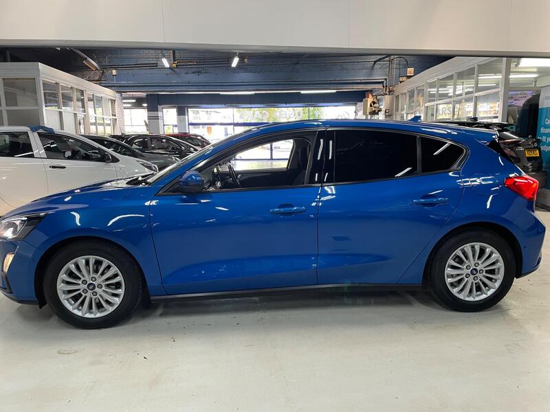 Ford Focus view 4