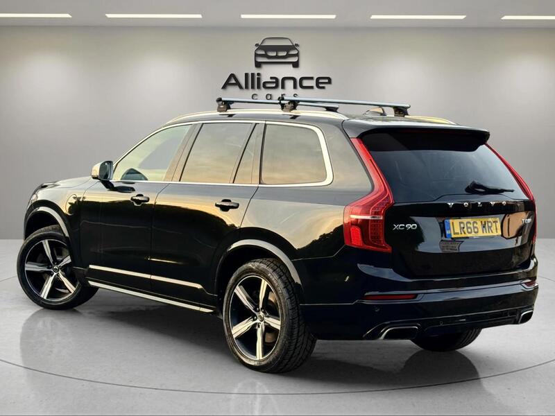 Volvo XC90 view 3