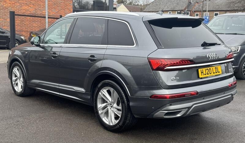 Audi Audi Q7 view 3