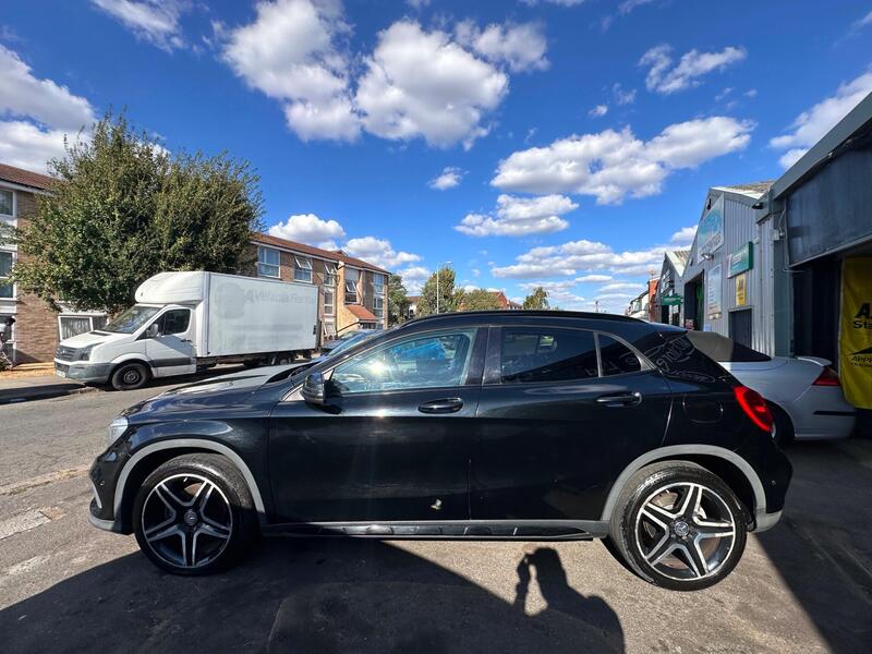 Mercedes-Benz Mercedes-Benz GLA view 5