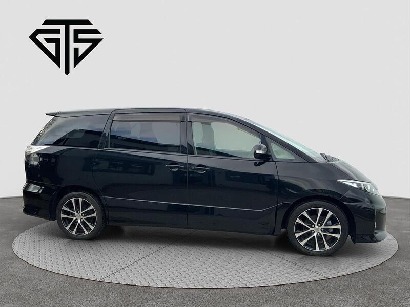 Toyota Estima view 2