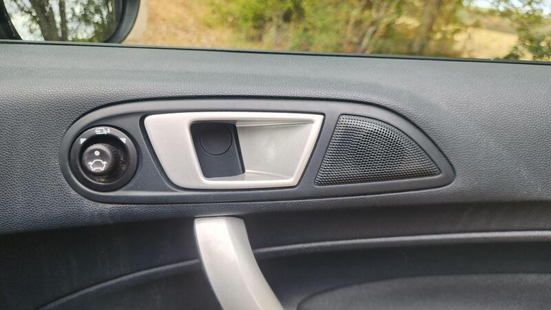 2012 Ford Fiesta — photo 42