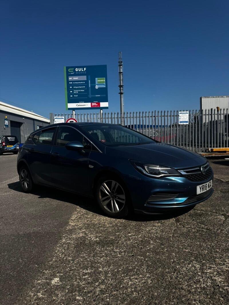 Vauxhall Astra — photo 1