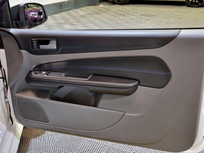 Ford Focus view 16