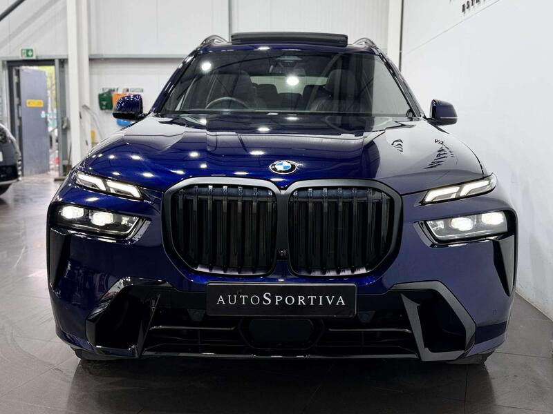 BMW X7 view 6