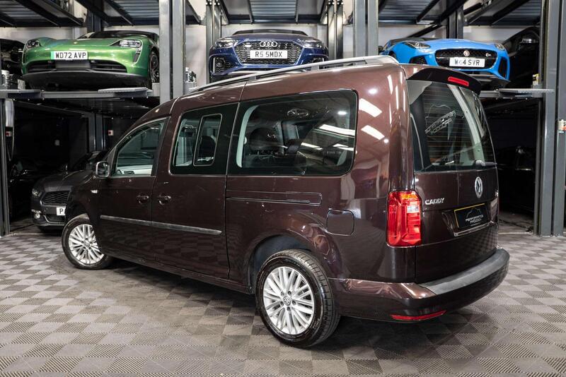 Volkswagen Caddy Maxi Life view 2