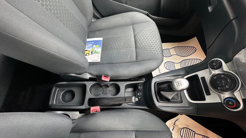 2012 Ford Fiesta — photo 23