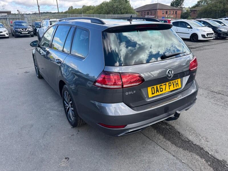 Volkswagen Golf view 4