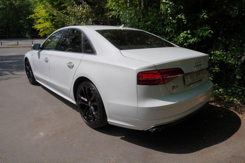 Audi S8 view 3