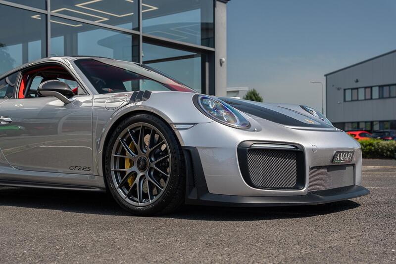 Porsche 911 view 7