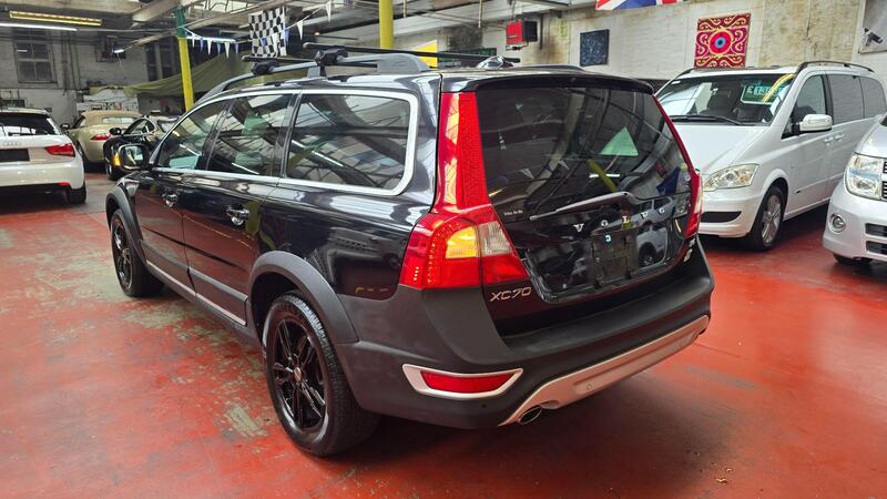 Volvo XC70 view 3