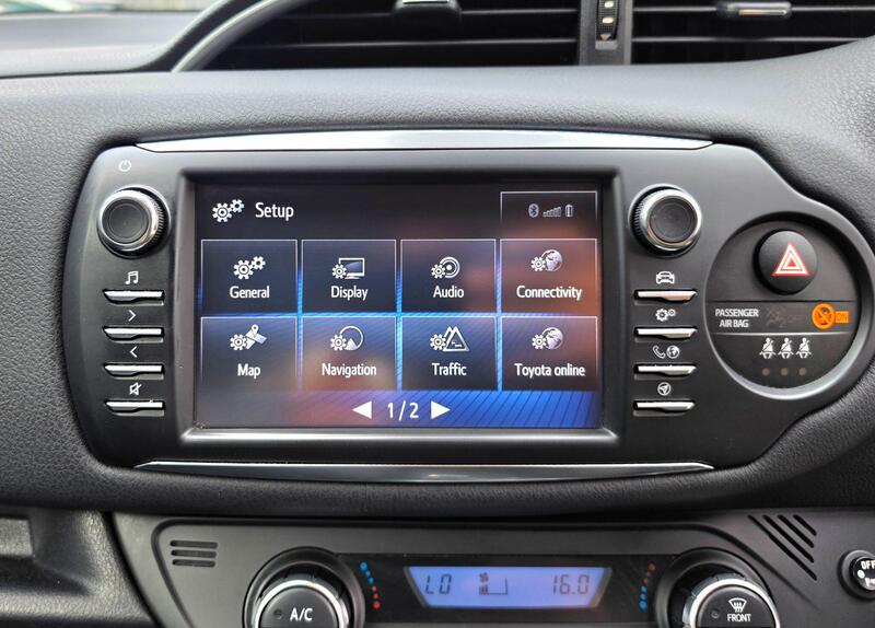 Toyota Yaris 1.5 VVT-h Design E-CVT Euro 6 (s/s) 5dr thumbnail 36