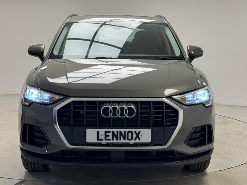 Audi Q3 view 5