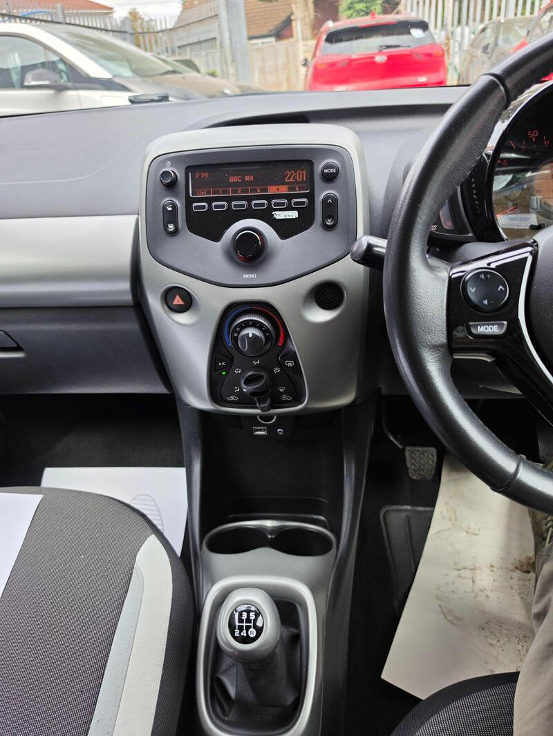 Toyota AYGO 1.0 VVT-i x-play Euro 5 5dr Euro 5 thumbnail 31