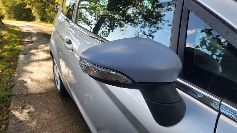 2015 Ford Fiesta — photo 20