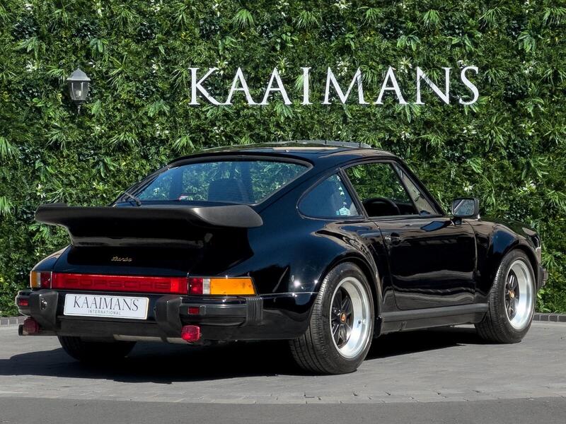Porsche 911 view 4