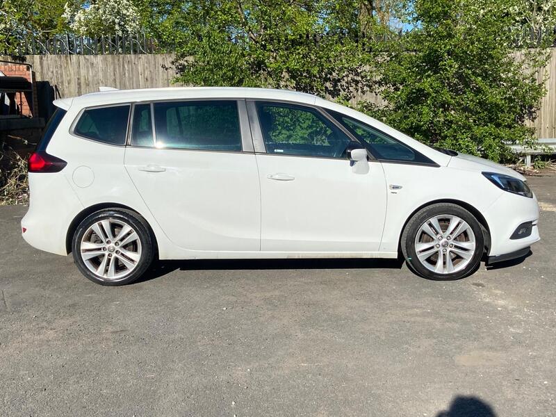 Vauxhall Zafira Tourer view 7