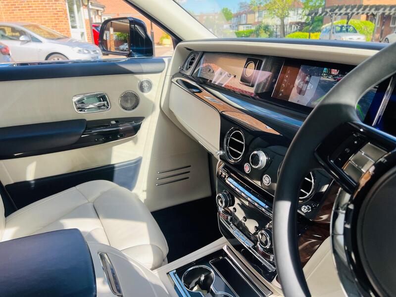 Rolls-Royce Phantom view 76