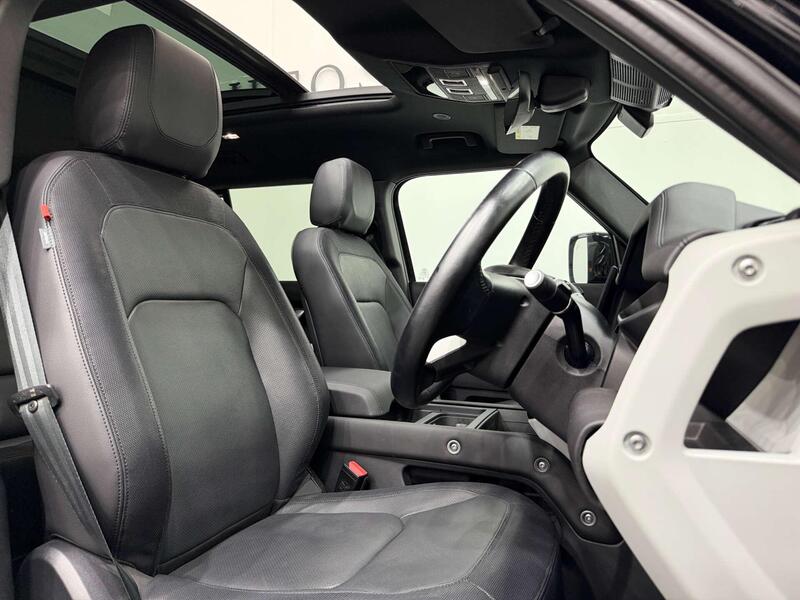Land Rover Defender 130 view 2