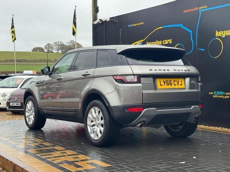 Land Rover Range Rover Evoque view 3