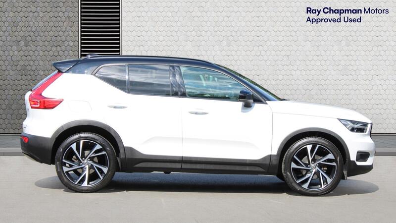 Volvo XC40 view 3