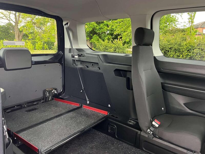 Ford Grand Tourneo Connect view 4