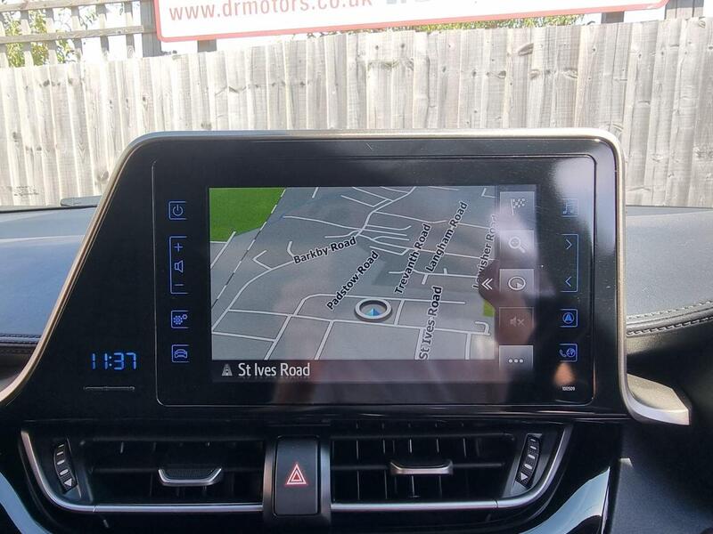 Toyota C-HR view 3