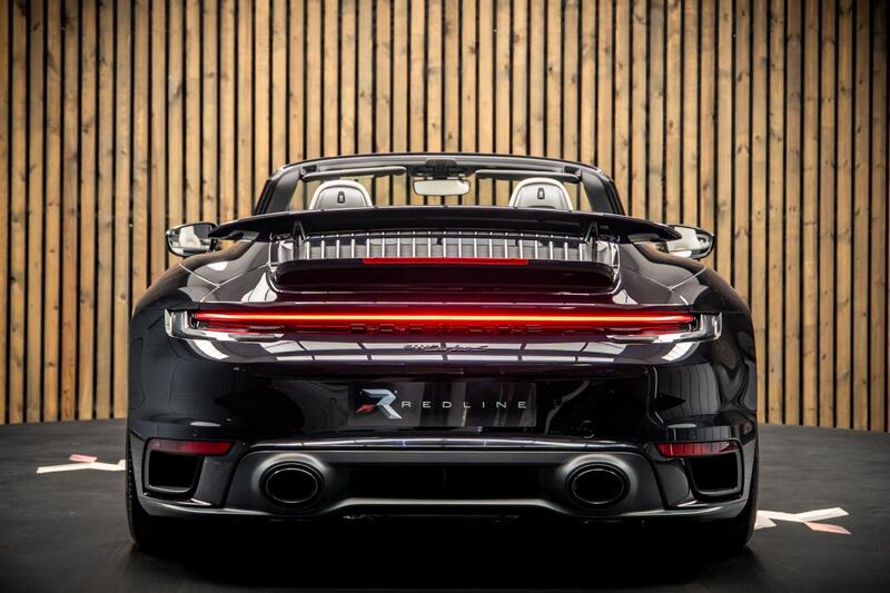 Porsche 911 view 6