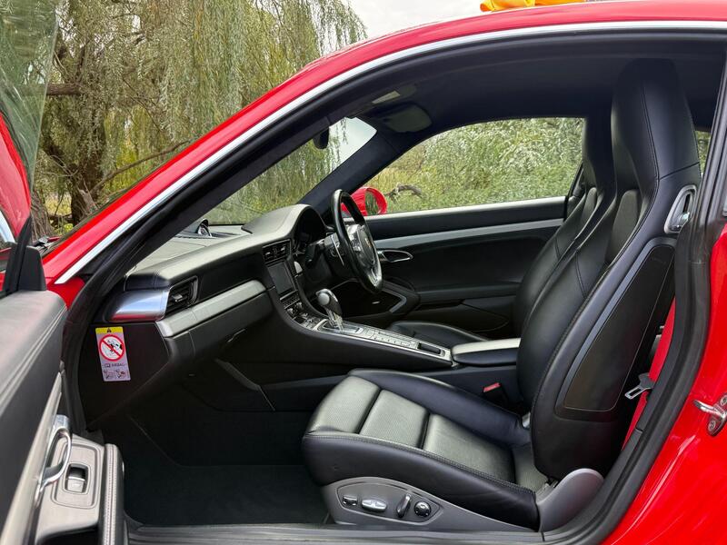 Porsche 911 view 17