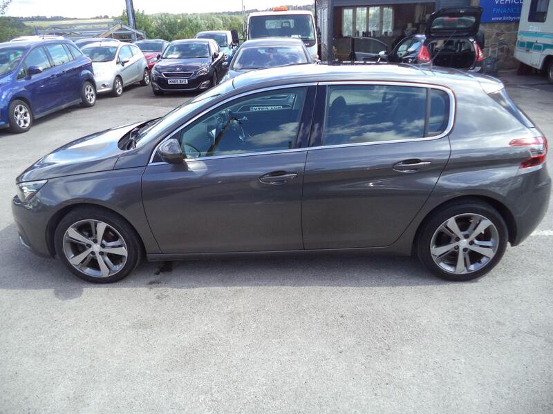 Peugeot 308 view 4