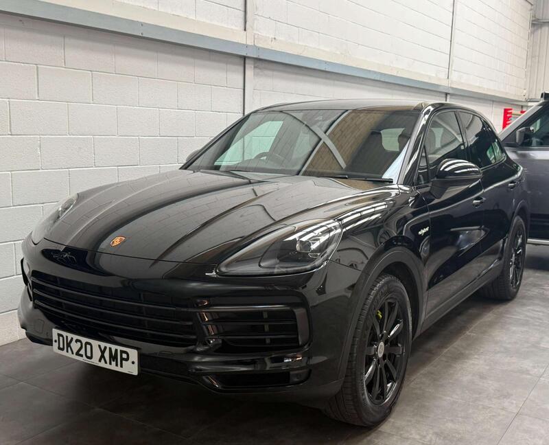 Porsche Cayenne view 3