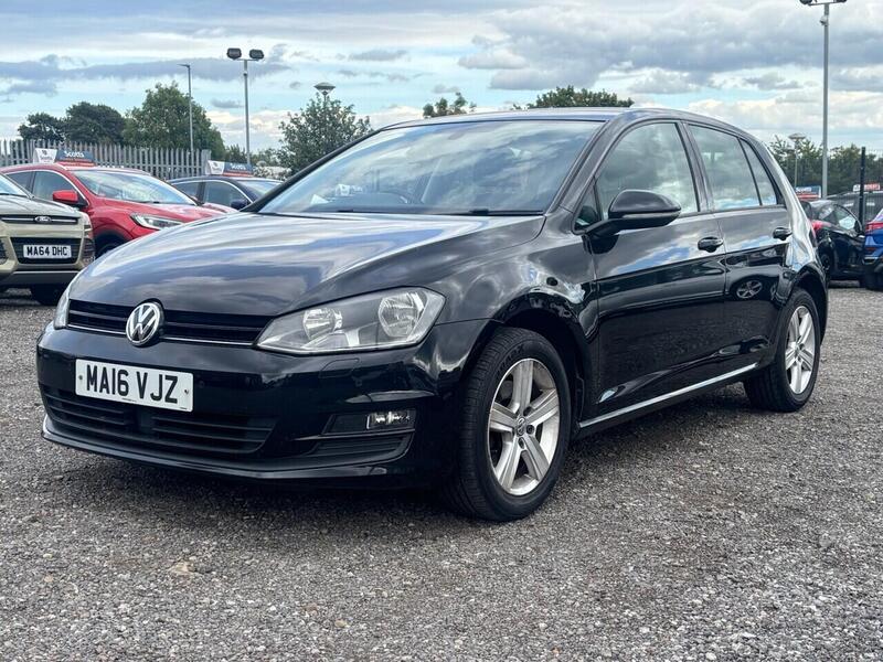 Volkswagen Golf view 3