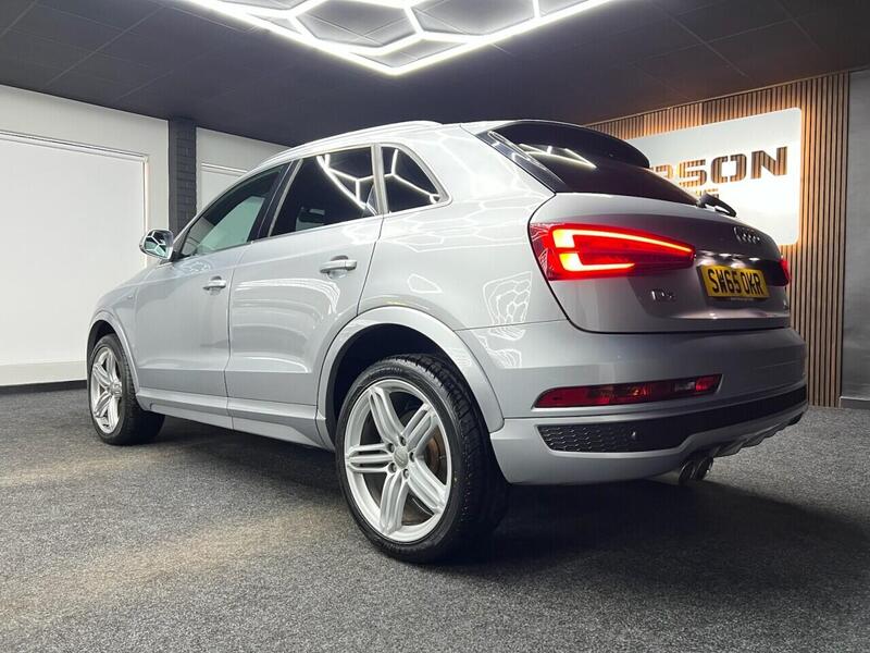 Audi Audi Q3 view 5